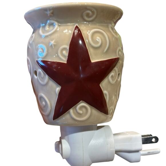 Scentsy Rustic Star Tan and Red Plug In Wax Melt Warmer - Picture 1 of 6